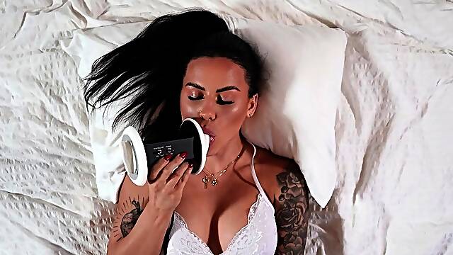 Simone ASMR - Ear Licking Countdown