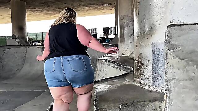 Latin bareback amateur fucked in ass outdoors