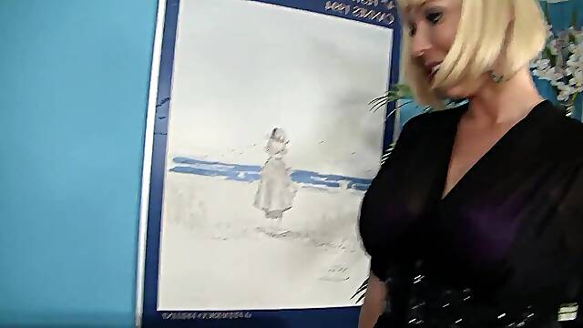 Big Booty Cougar Mature Step-Mom seduce his Classmate to Fuck while waiting for him