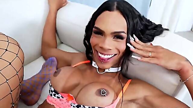 TS Girl Kauany Batista Enjoys Anal In A Threesome