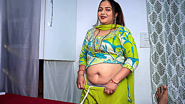 Sasur ji Wake up, Please Learn me How to Give Perfect Blowjob...Sasur Bahu Hindi Close up Blowjob Video.