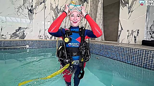 Scuba Diver Masturbates Underwater with A Slutty Crotch Zip in Wetsuit