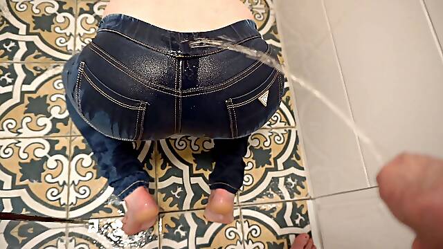 Wetting my jeans and give him my booty for pee on me