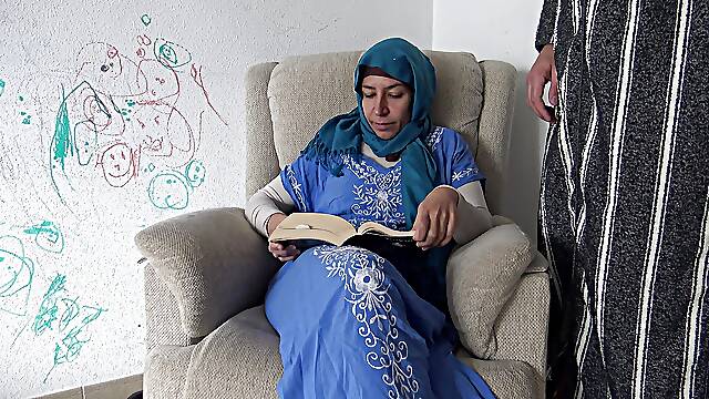 Egyptian Wife Lets Horny Husband Cum in Her Mouth